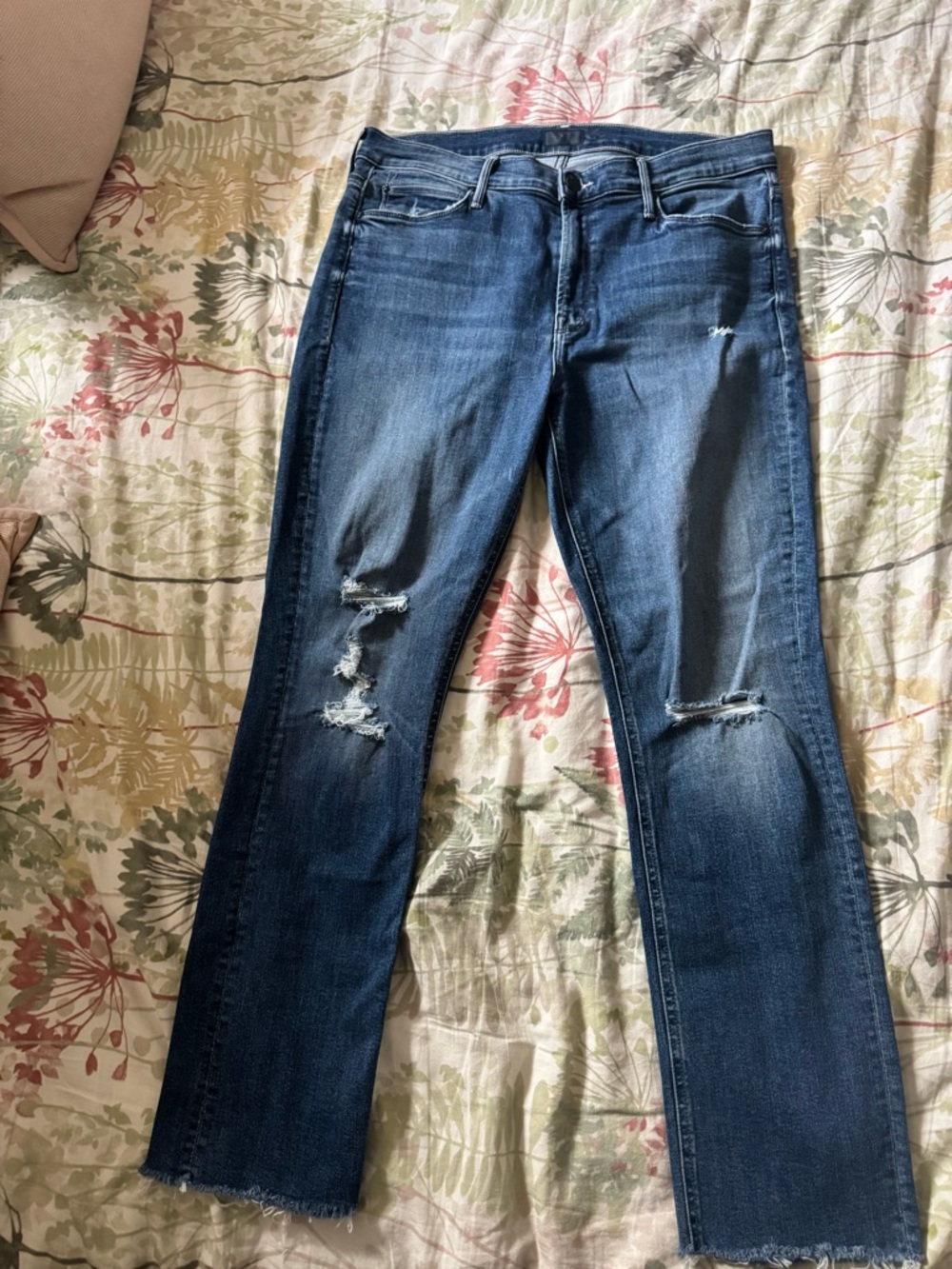 MOTHER The Mid Rise Dazzler Ankle Fray Distressed Jeans in Weekend Warrior wash